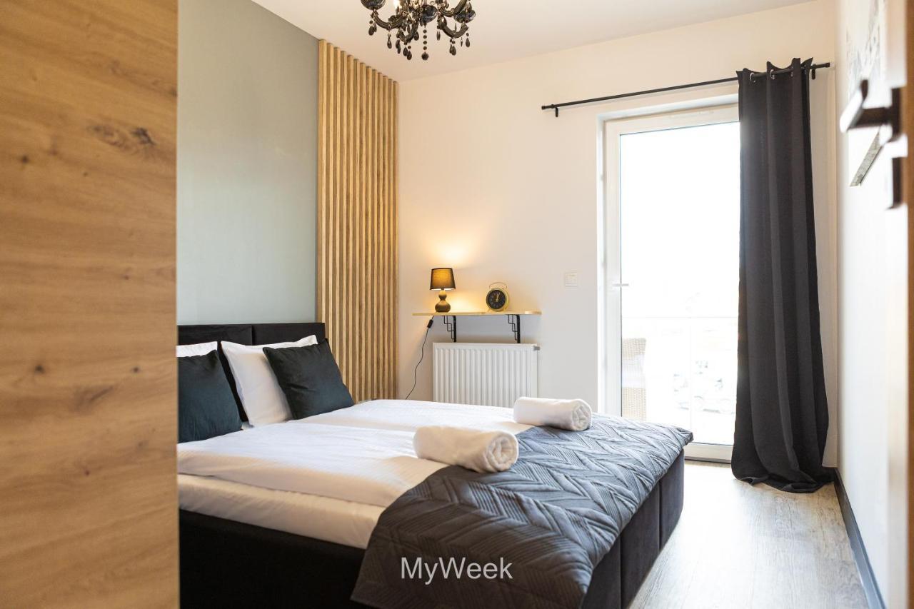 Sloneczna Polana, Myweek